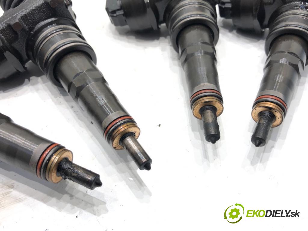 VW GOLF V Kombi 2008 77 kW 1.9 TDI 1896 vstříkovače 038130073BN