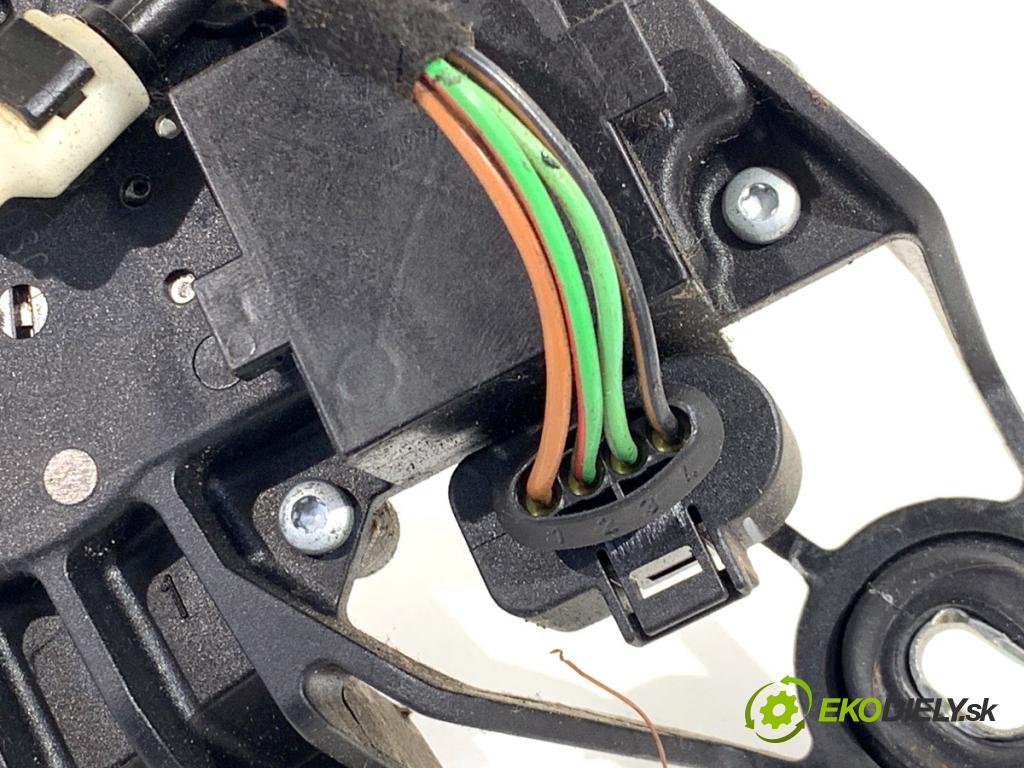 VW GOLF V Kombi 2008 77 kW 1.9 TDI 1896 Motor stieračov zad 1K9955711A