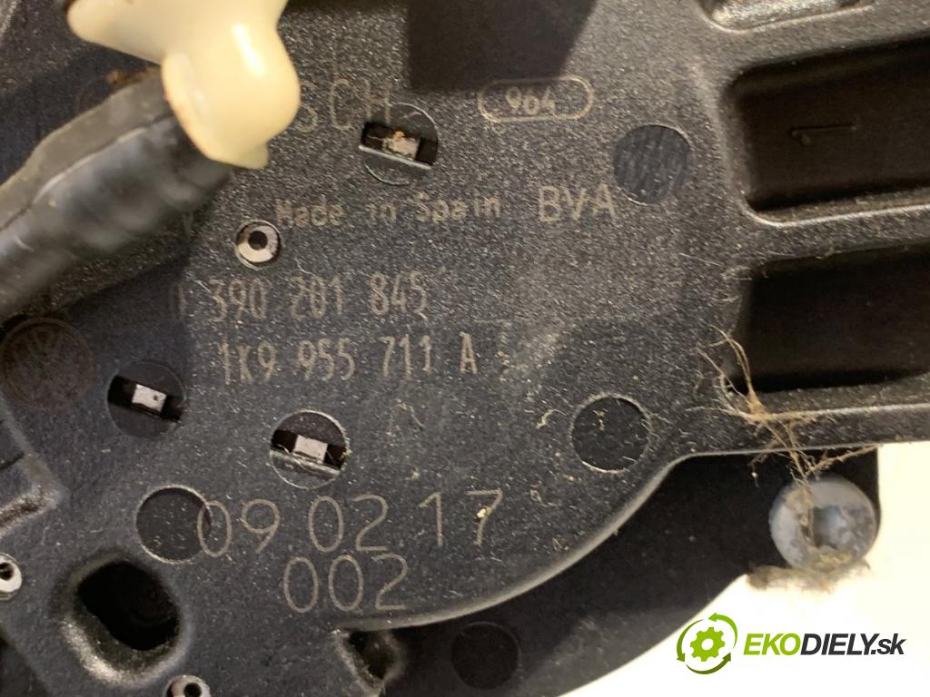 VW GOLF V Kombi 2008 77 kW 1.9 TDI 1896 Motor stieračov zad 1K9955711A