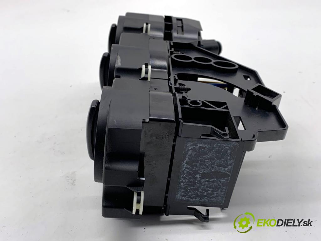 VW GOLF V Kombi 2008 77 kW 1.9 TDI 1896 Panel ovládaní topení 743138 (Páčky pod volantem)