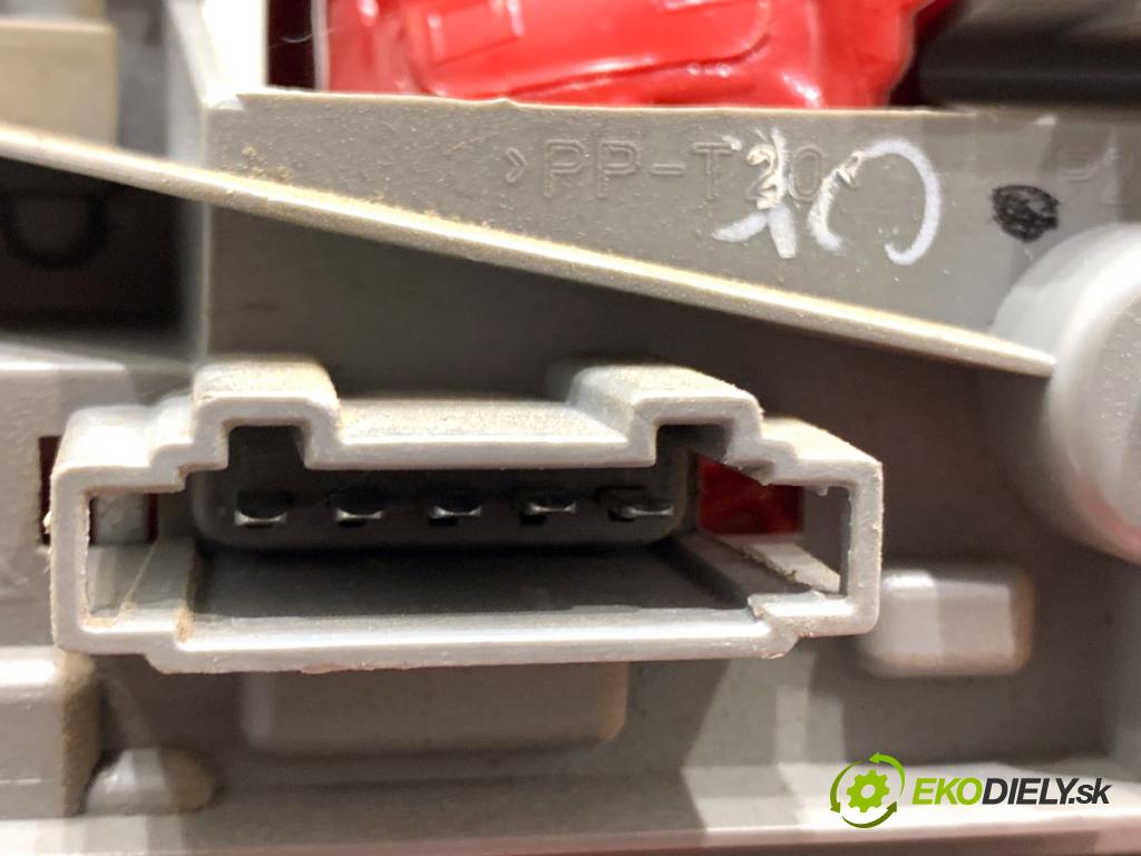 VW GOLF V Kombi 2008 77 kW 1.9 TDI 1896 Svetlo ľavy zad 1K9945095A