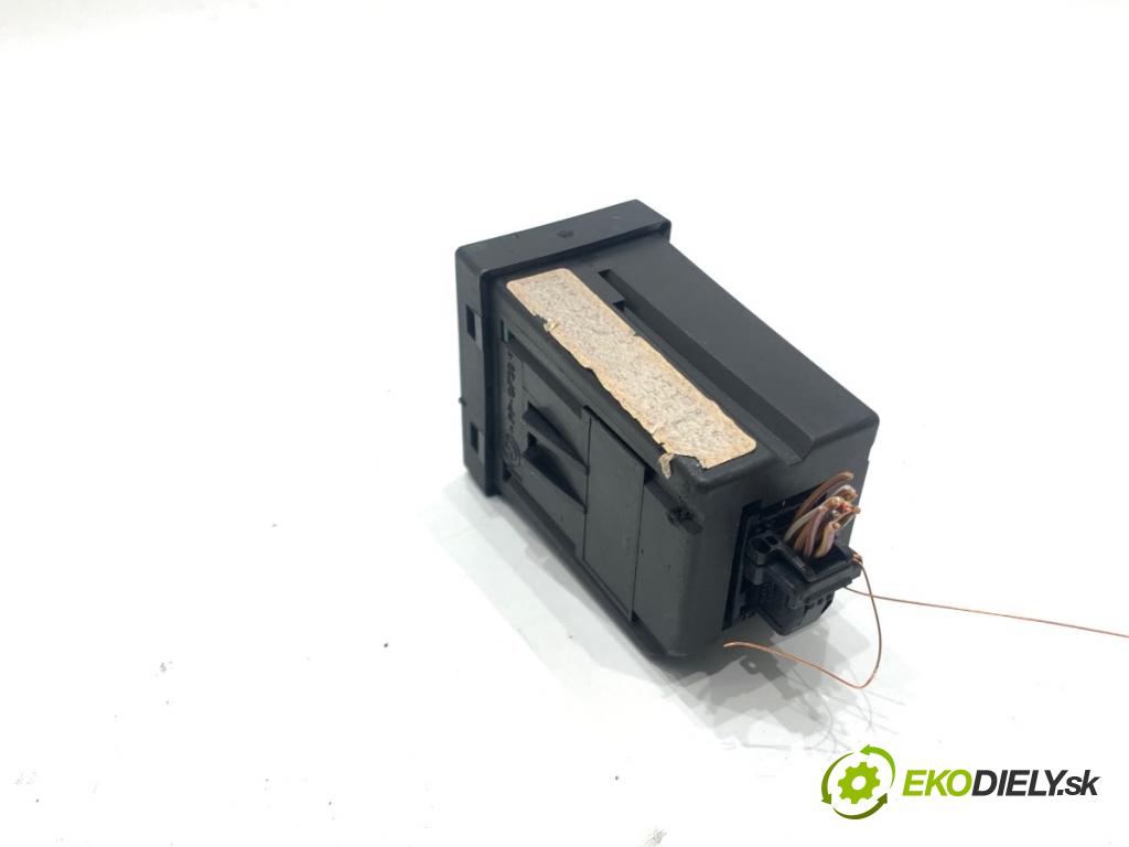 BMW E36 liftback 1999 77 kW 316 i 1895 Displej 500.205 (Prístrojová doska)