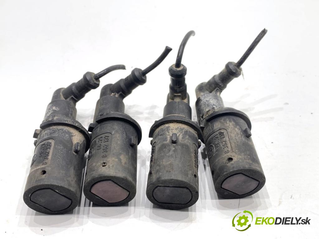 BMW E36 liftback 1999 77 kW 316 i 1895 snímače PDC zadní část 8352137