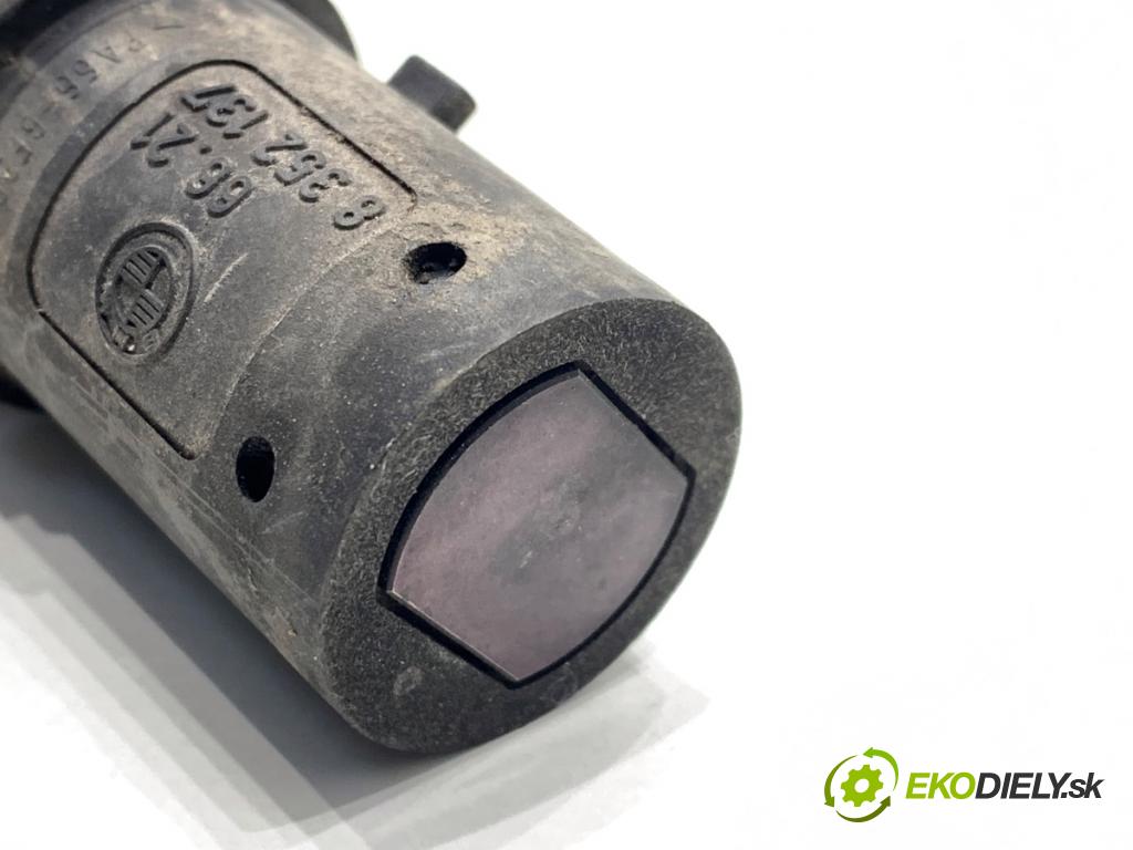 BMW E36 liftback 1999 77 kW 316 i 1895 snímače PDC zad 8352137