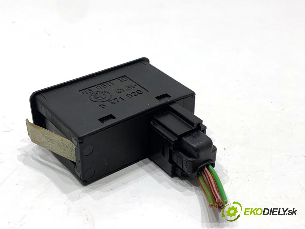 BMW E36 liftback 1999 77 kW 316 i 1895 přepínač spínač klimatizace 8371020