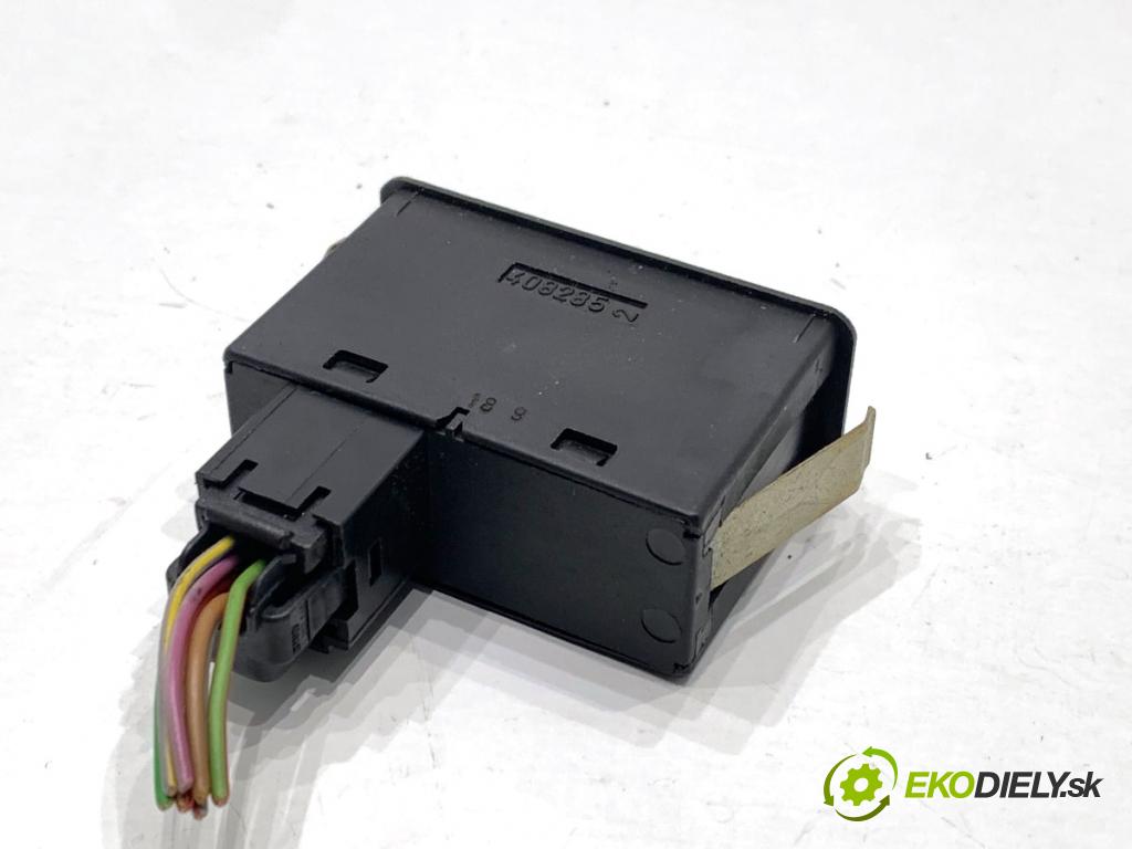 BMW E36 liftback 1999 77 kW 316 i 1895 přepínač spínač klimatizace 8371020