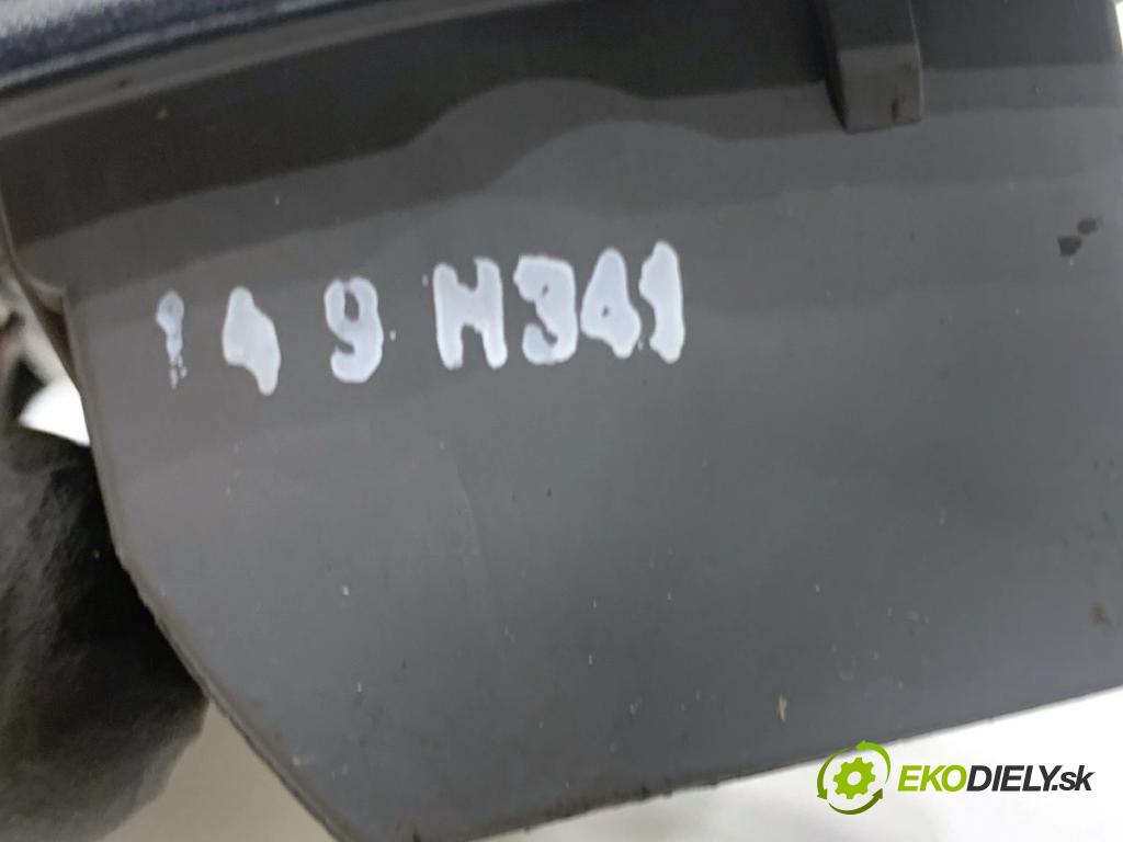 BMW E36 liftback 1999 77 kW 316 i 1895 Svetlo stropné 13808500