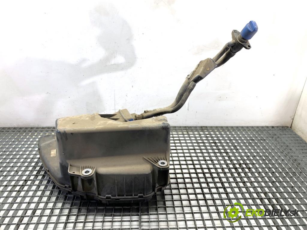 AUDI A4 B9 Kombi 2018 140 kW 2.0 TDI quattro 1968 nádržka SCR 8W0131878AM