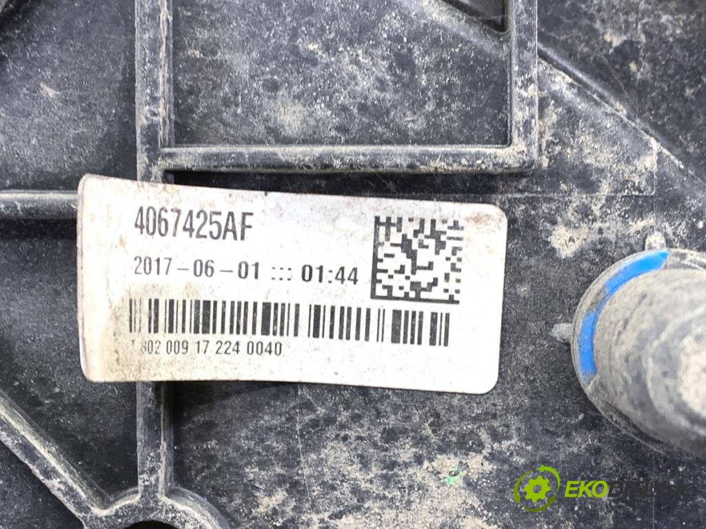 AUDI A4 B9 Kombi 2018 140 kW 2.0 TDI quattro 1968 nádržka SCR 8W0131878AM