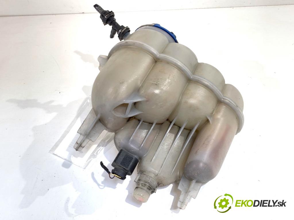 AUDI A4 B9 Kombi 2018 140 kW 2.0 TDI quattro 1968 Nádržka vyrovnávacia (kvapaliny) chladiaceho 8W0121405E