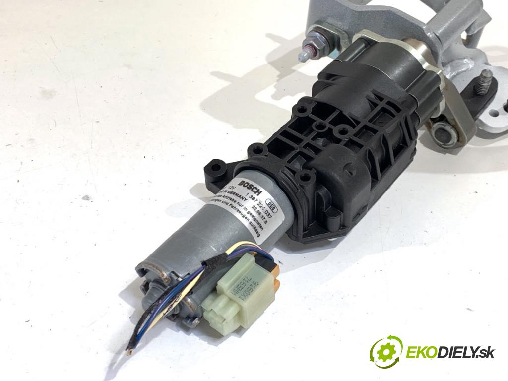 AUDI A4 B9 Kombi 2018 140 kW 2.0 TDI quattro 1968 Záves dverí pravy zad 8W9827300B