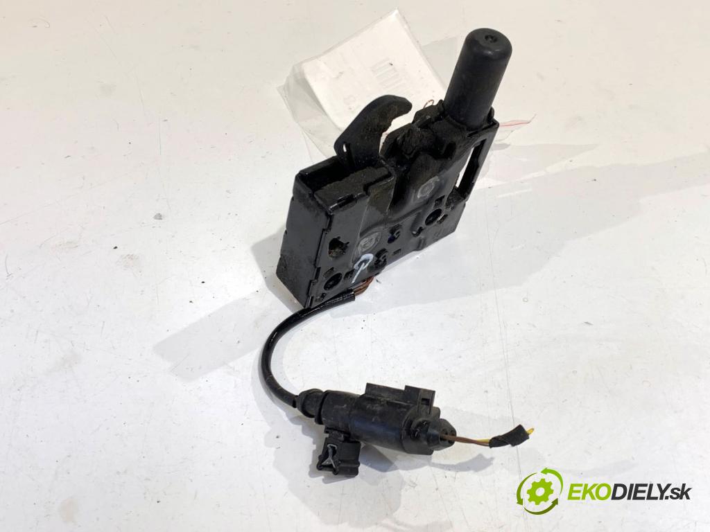 AUDI A4 B9 Kombi 2018 140 kW 2.0 TDI quattro 1968 zámok kapoty predný pravy 8W0823509C