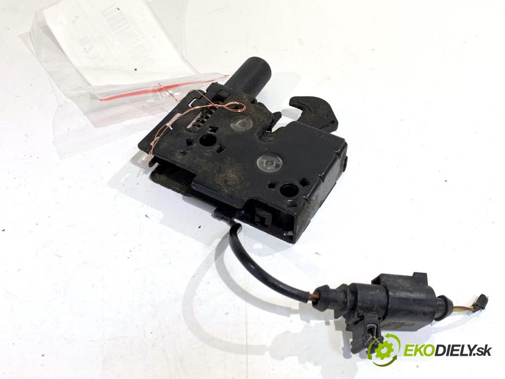 AUDI A4 B9 Kombi 2018 140 kW 2.0 TDI quattro 1968 zámok kapoty predný pravy 8W0823509C