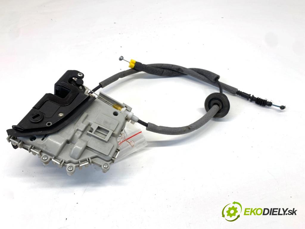 AUDI A4 B9 Kombi 2018 140 kW 2.0 TDI quattro 1968 zámok Dvere pravy zad 8X0839016E