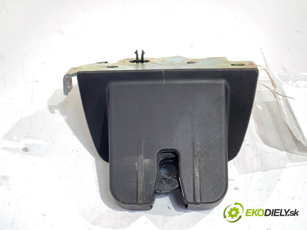 AUDI A4 B9 Kombi 2018 140 kW 2.0 TDI quattro 1968 zámok dveří zadní část 4M0827506D