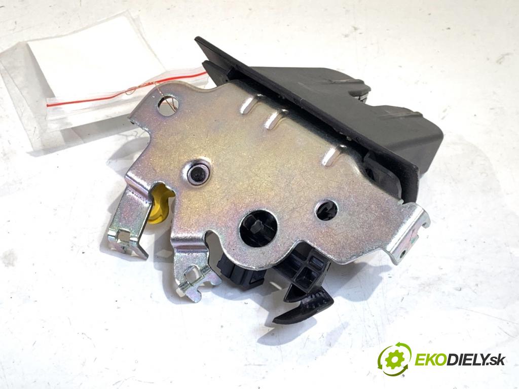 AUDI A4 B9 Kombi 2018 140 kW 2.0 TDI quattro 1968 zámok dverí zad 4M0827506D