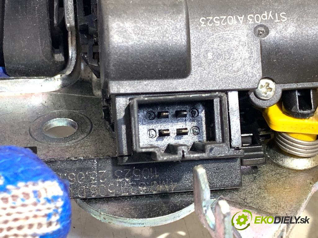 AUDI A4 B9 Kombi 2018 140 kW 2.0 TDI quattro 1968 zámok dverí zad 4M0827506D