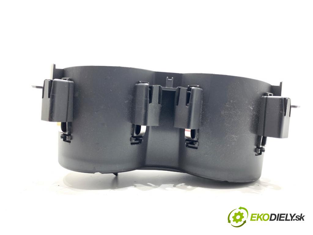 AUDI A4 B9 Kombi 2018 140 kW 2.0 TDI quattro 1968 Držiak na nápoje 8W0862533 (Držiak (úchyt) na nápoje)