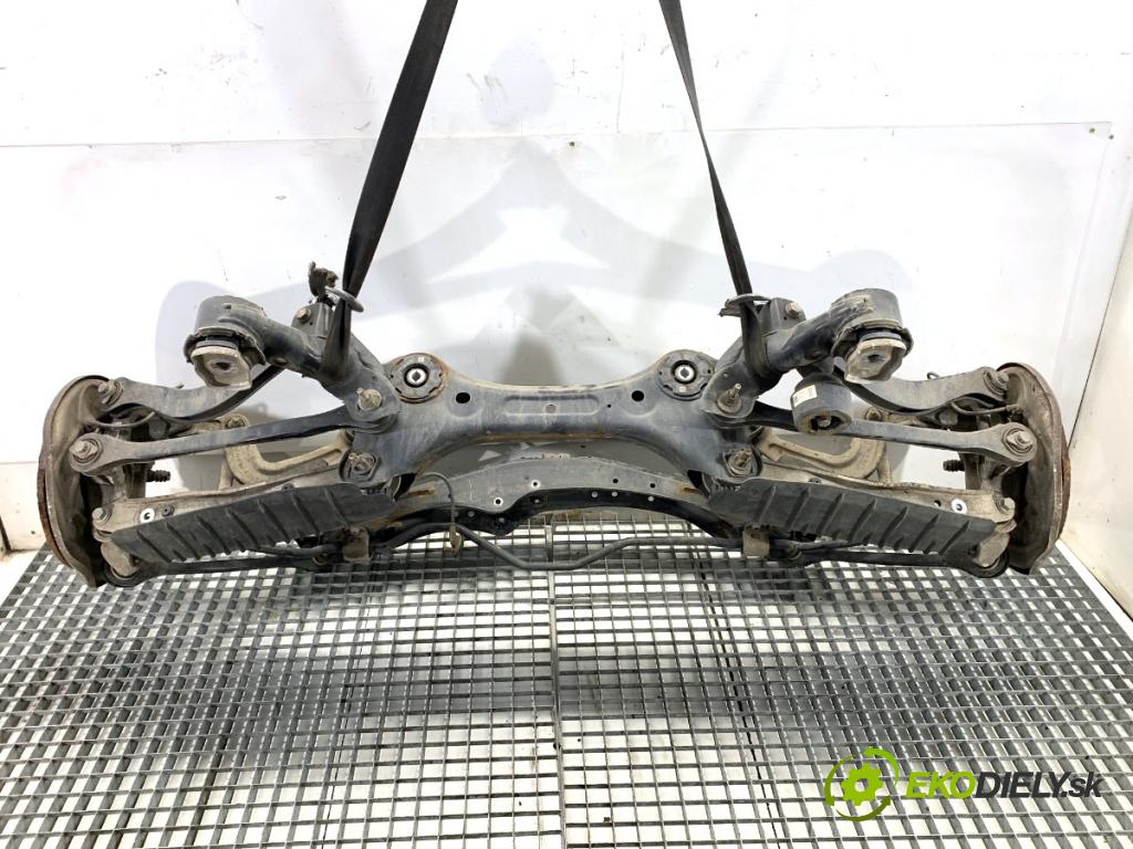 AUDI A4 B9 Kombi 2018 140 kW 2.0 TDI quattro 1968 Výstuha zad 