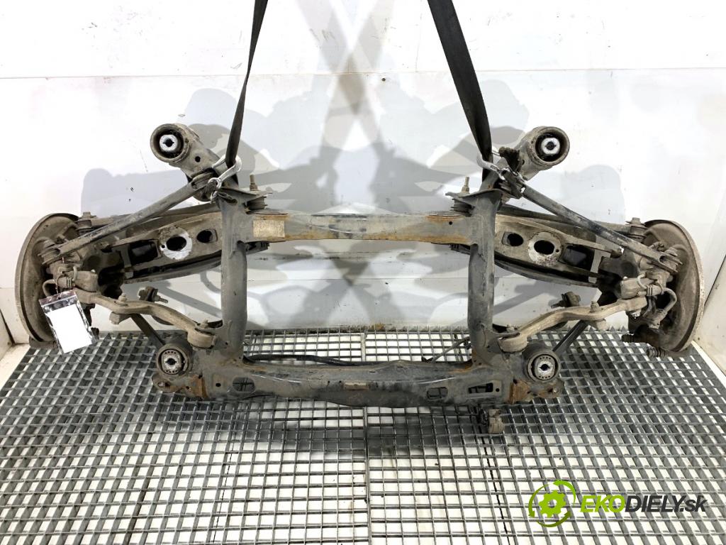 AUDI A4 B9 Kombi 2018 140 kW 2.0 TDI quattro 1968 Výstuha zad