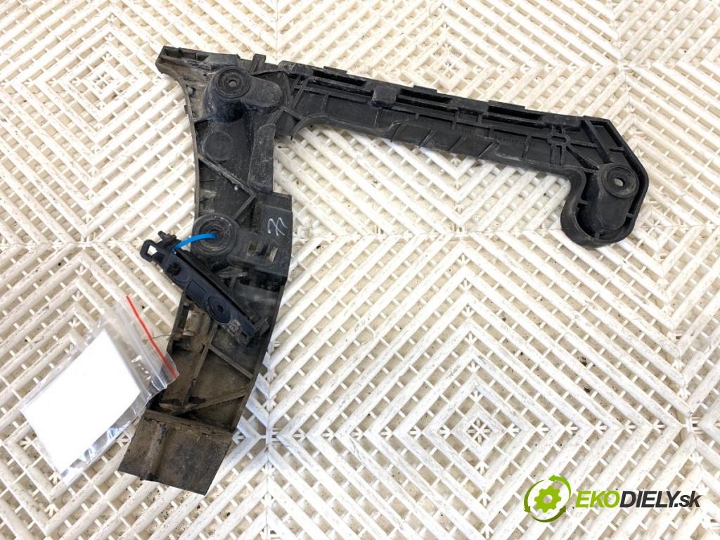 AUDI A4 B9 Kombi 2018 140 kW 2.0 TDI quattro 1968 úchyt nárazníka pravý zadní část 8W9807454A