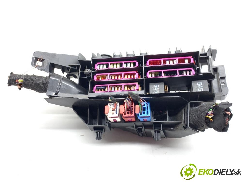 AUDI A4 B9 Kombi 2018 140 kW 2.0 TDI quattro 1968 Skrinka poistková 8W0971845AJ (Poistková skrinka)