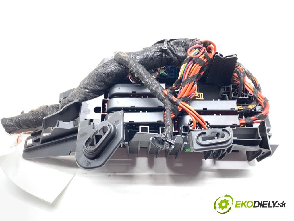 AUDI A4 B9 Kombi 2018 140 kW 2.0 TDI quattro 1968 Skrinka poistková 8W0971845AJ (Poistková skrinka)