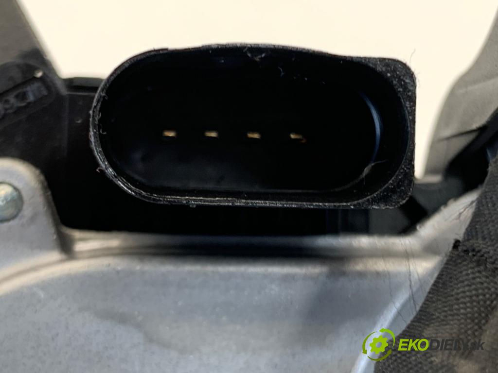 AUDI A4 B9 Kombi 2018 140 kW 2.0 TDI quattro 1968 Motor stieračov zad 4M0955711A