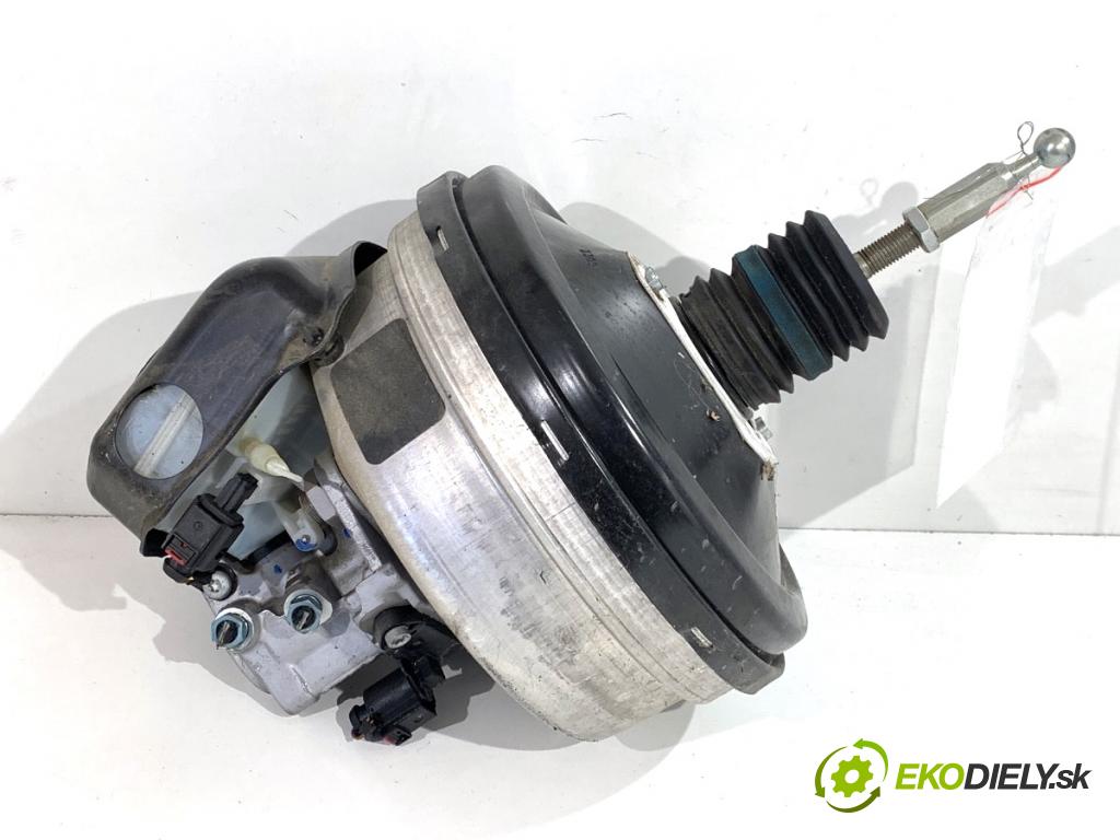 AUDI A4 B9 Kombi 2018 140 kW 2.0 TDI quattro 1968 Posilovač bŕzd 8W0612103B