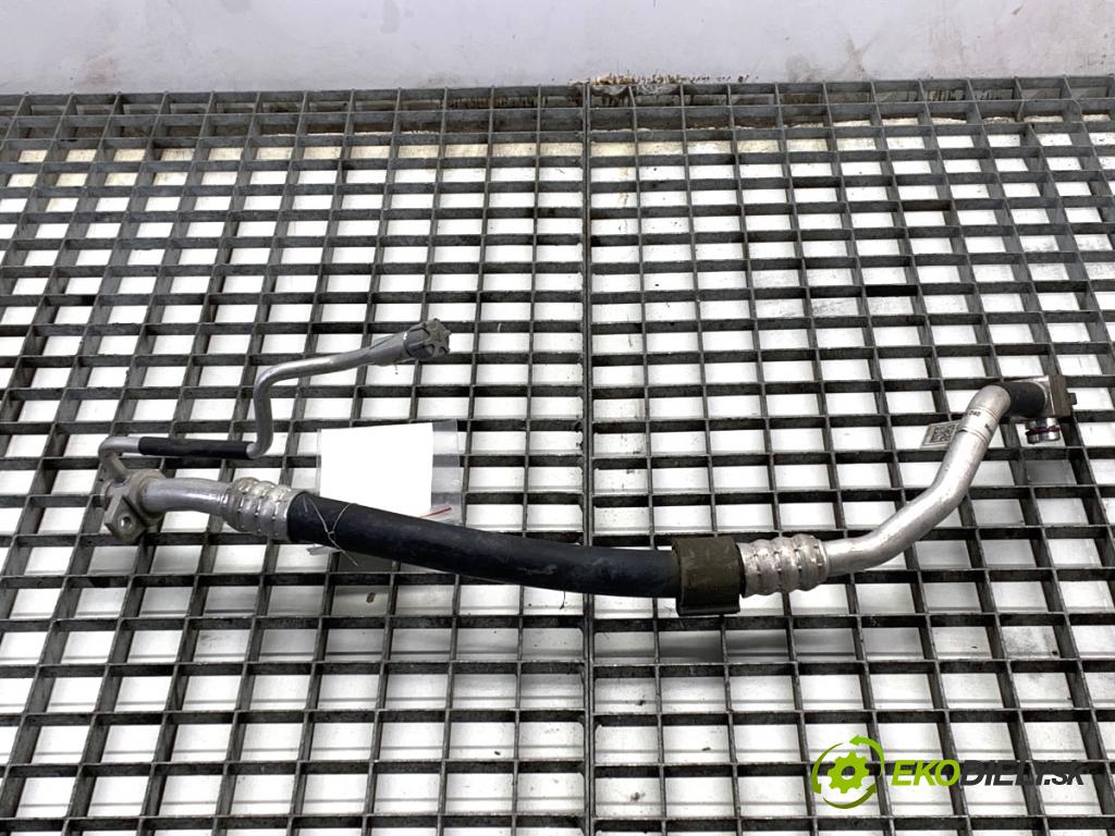 AUDI A4 B9 Kombi 2018 140 kW 2.0 TDI quattro 1968 rúrka klimatizace 8W1816740 (Trubka klimatizace)