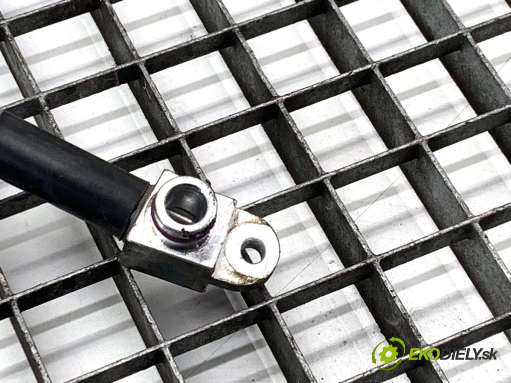 AUDI A4 B9 Kombi 2018 140 kW 2.0 TDI quattro 1968 rúrka klimatizácie 8W1816740 (Rúrka klimatizácie)