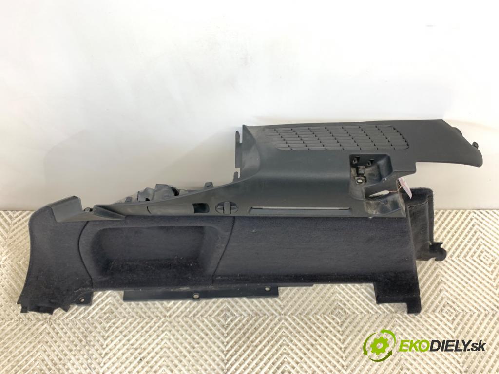 AUDI A4 B9 Kombi 2018 140 kW 2.0 TDI quattro 1968 čalúnenie kufra ľavy 8W9863879K