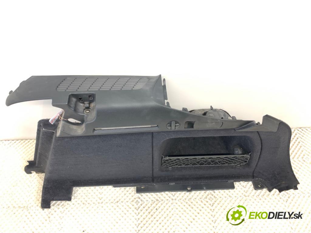 AUDI A4 B9 Kombi 2018 140 kW 2.0 TDI quattro 1968 čalúnenie kufra pravy 8W9863880H