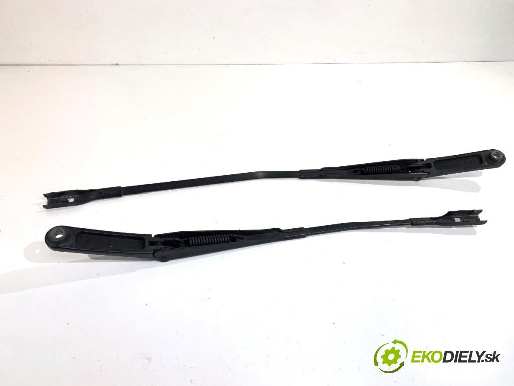 AUDI A4 B9 Kombi 2018 140 kW 2.0 TDI quattro 1968 ramena stěrače přední část 8W1955408 8W1955407