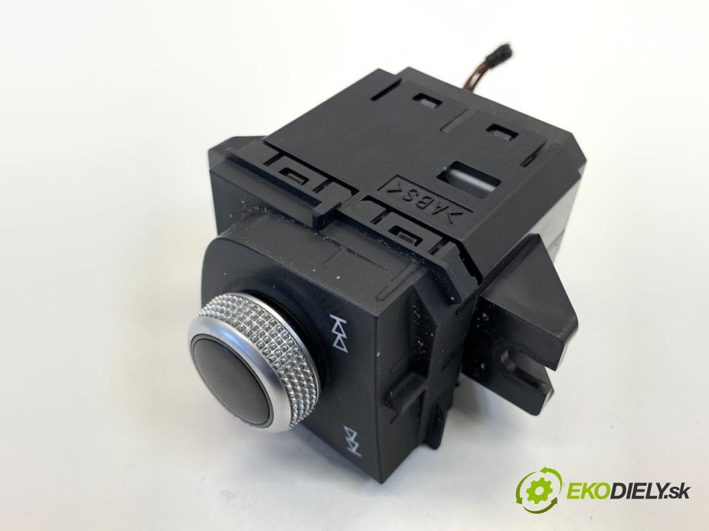 AUDI A4 B9 Kombi 2018 140 kW 2.0 TDI quattro 1968 Panel hlasitosti radia 8W1919616