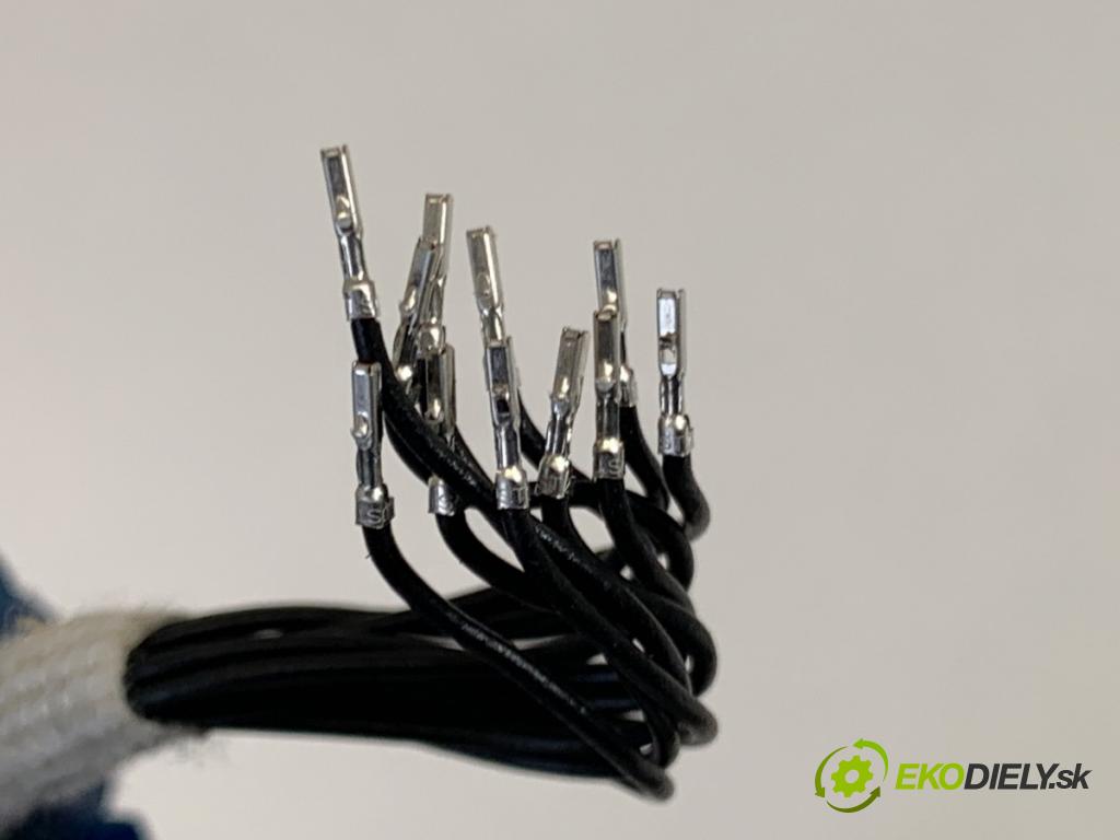 AUDI A4 B9 Kombi 2018 140 kW 2.0 TDI quattro 1968 SPÍNAČE: volantu 4M0951523