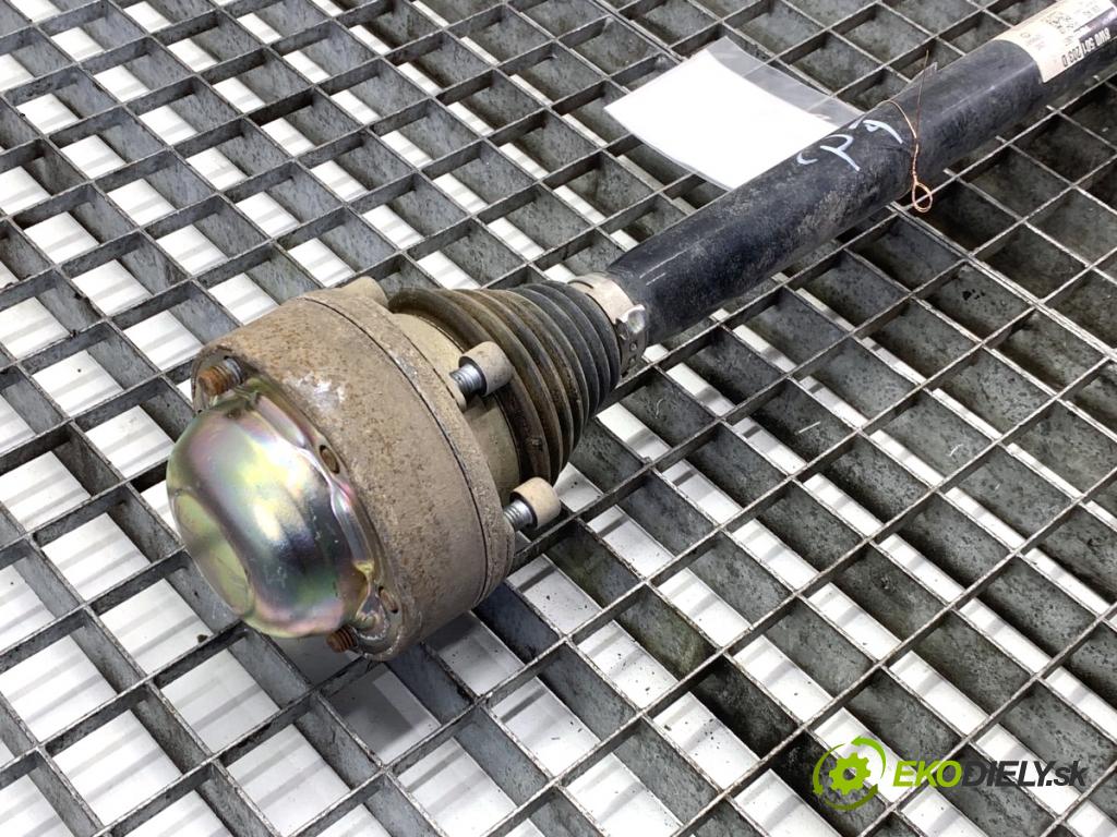 AUDI A4 B9 Kombi 2018 140 kW 2.0 TDI quattro 1968 poloos pravý zadní část 8W0501203D