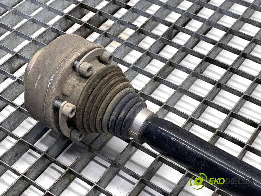 AUDI A4 B9 Kombi 2018 140 kW 2.0 TDI quattro 1968 poloos levý zadní část 8W0501203D