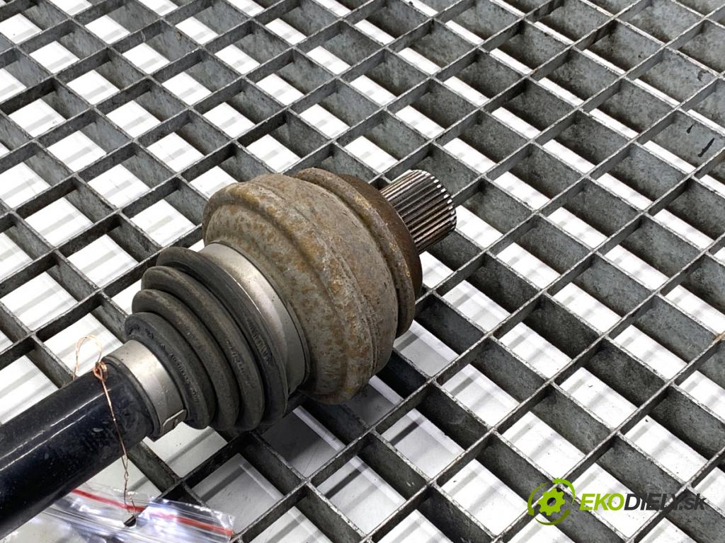 AUDI A4 B9 Kombi 2018 140 kW 2.0 TDI quattro 1968 poloos levý zadní část 8W0501203D