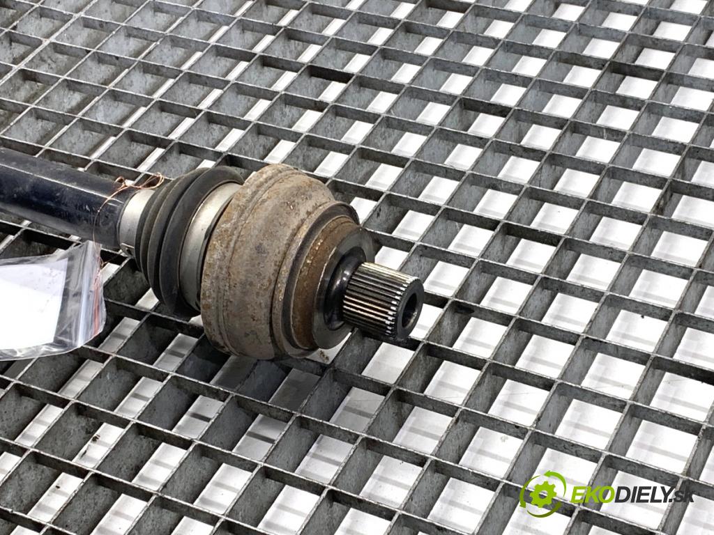 AUDI A4 B9 Kombi 2018 140 kW 2.0 TDI quattro 1968 poloos levý zadní část 8W0501203D