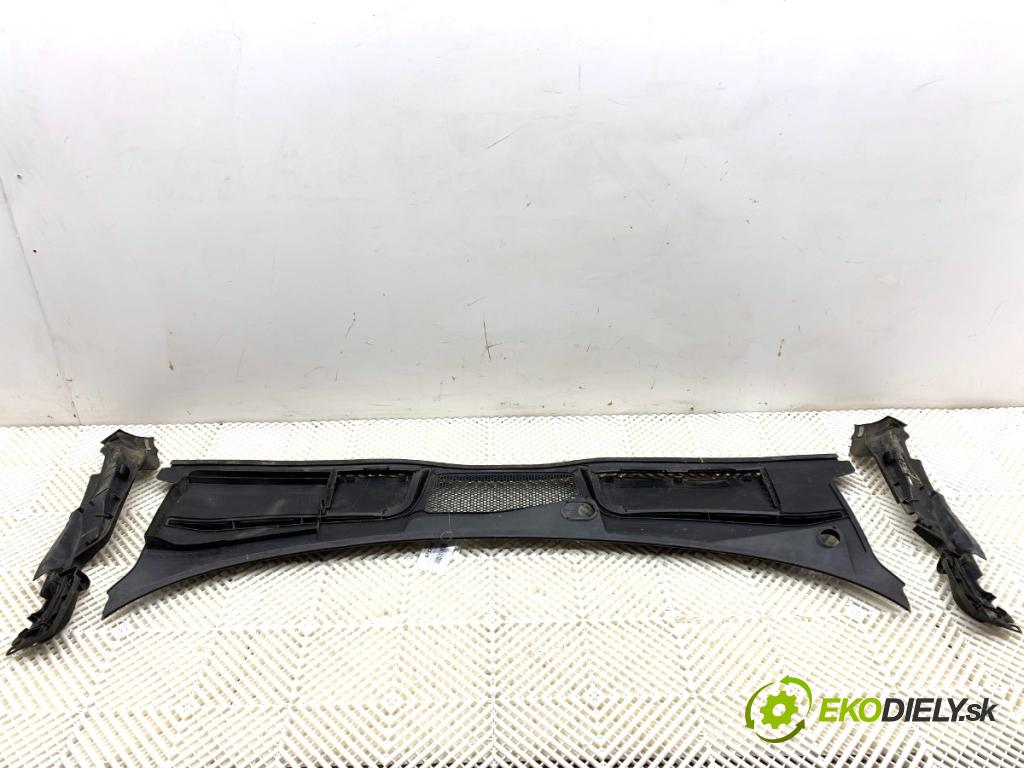 AUDI A4 B9 Kombi 2018 140 kW 2.0 TDI quattro 1968 Torpédo, plast pod čelné okno 8W1819403 (Torpédo (plast pod čelným sklom))