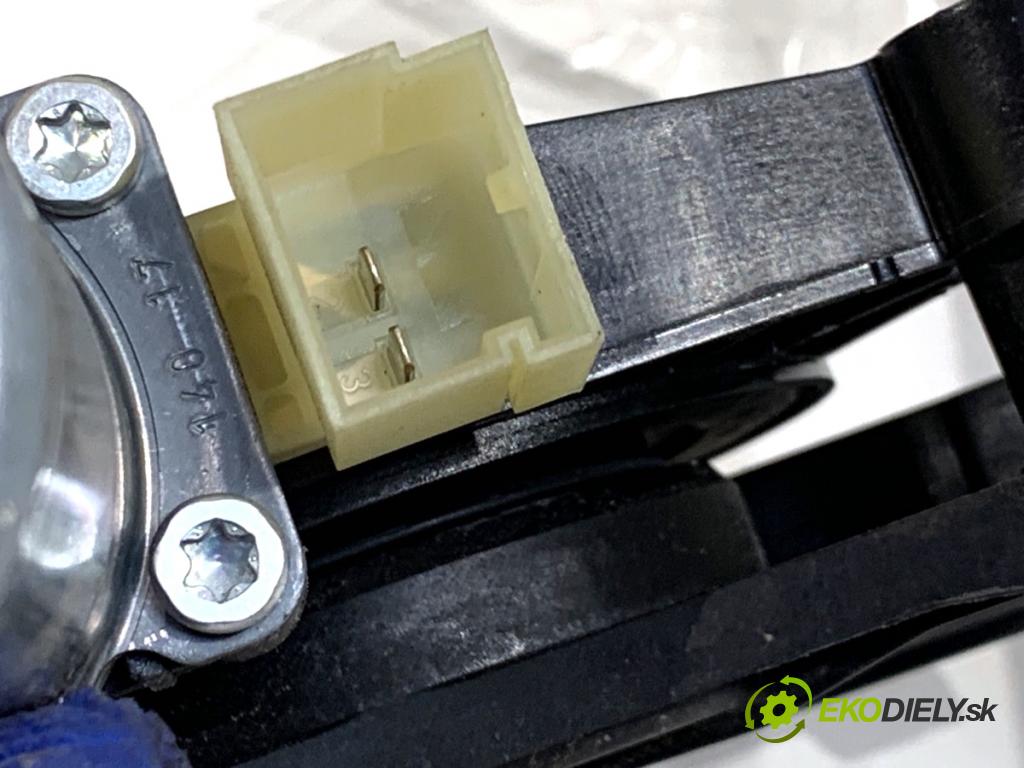 AUDI A4 B9 Kombi 2018 140 kW 2.0 TDI quattro 1968 Mechanizmus okna ľavy predný 8W0837461