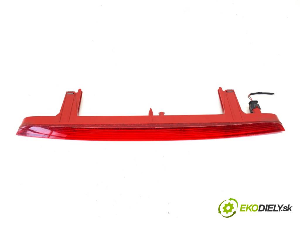 AUDI A4 B9 Kombi 2018 140 kW 2.0 TDI quattro 1968 Svetlo brzdových svetiel 4M0945097