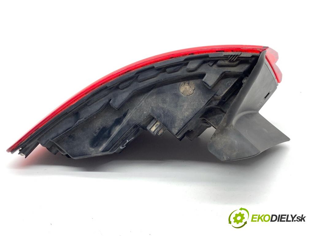 AUDI A4 B9 Kombi 2018 140 kW 2.0 TDI quattro 1968 Svetlo pravy zad 8W9945092C