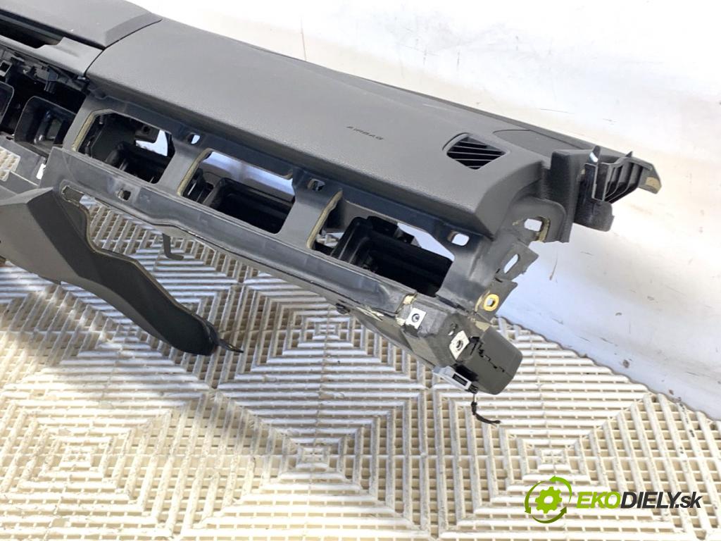 AUDI A4 B9 Kombi 2018 140 kW 2.0 TDI quattro 1968 palubní doska POLŠTÁŘ: spolujezdce 8W1857003 8W0880204D