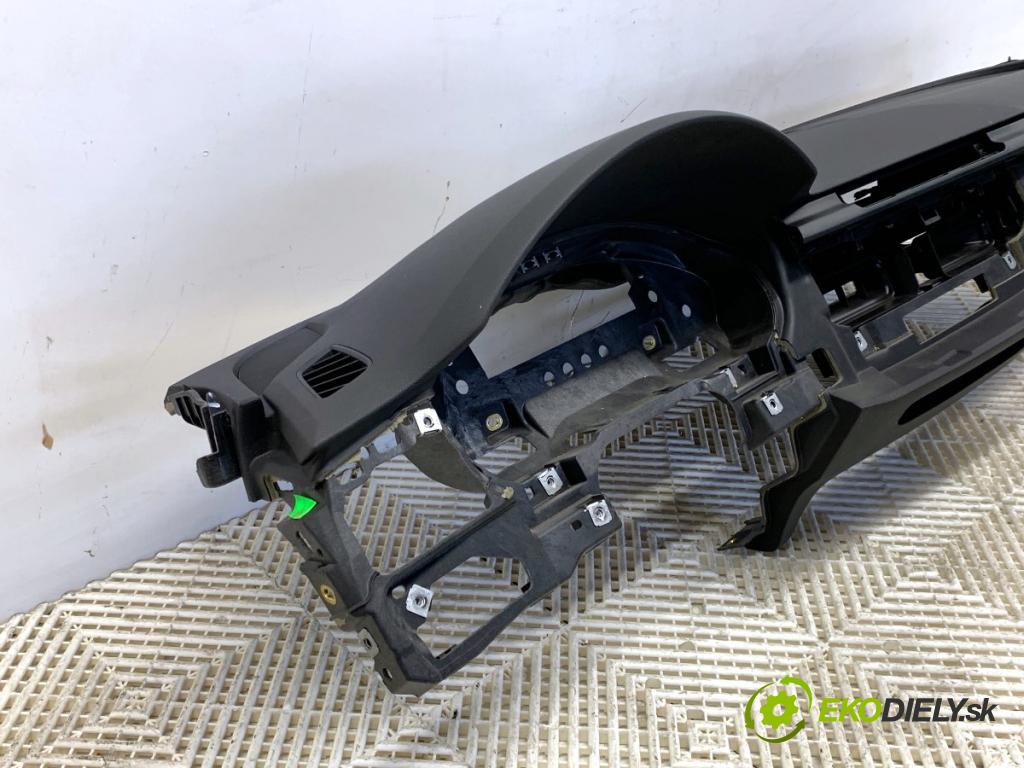 AUDI A4 B9 Kombi 2018 140 kW 2.0 TDI quattro 1968 palubní doska POLŠTÁŘ: spolujezdce 8W1857003 8W0880204D