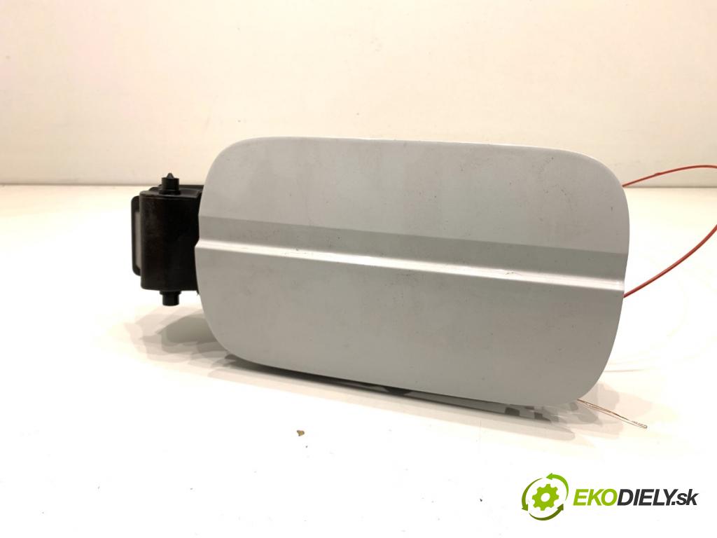 AUDI A4 B9 Kombi 2018 140 kW 2.0 TDI quattro 1968 Dvierka nádrže paliva 8W0809906A (Kľučka dverí ostatné)