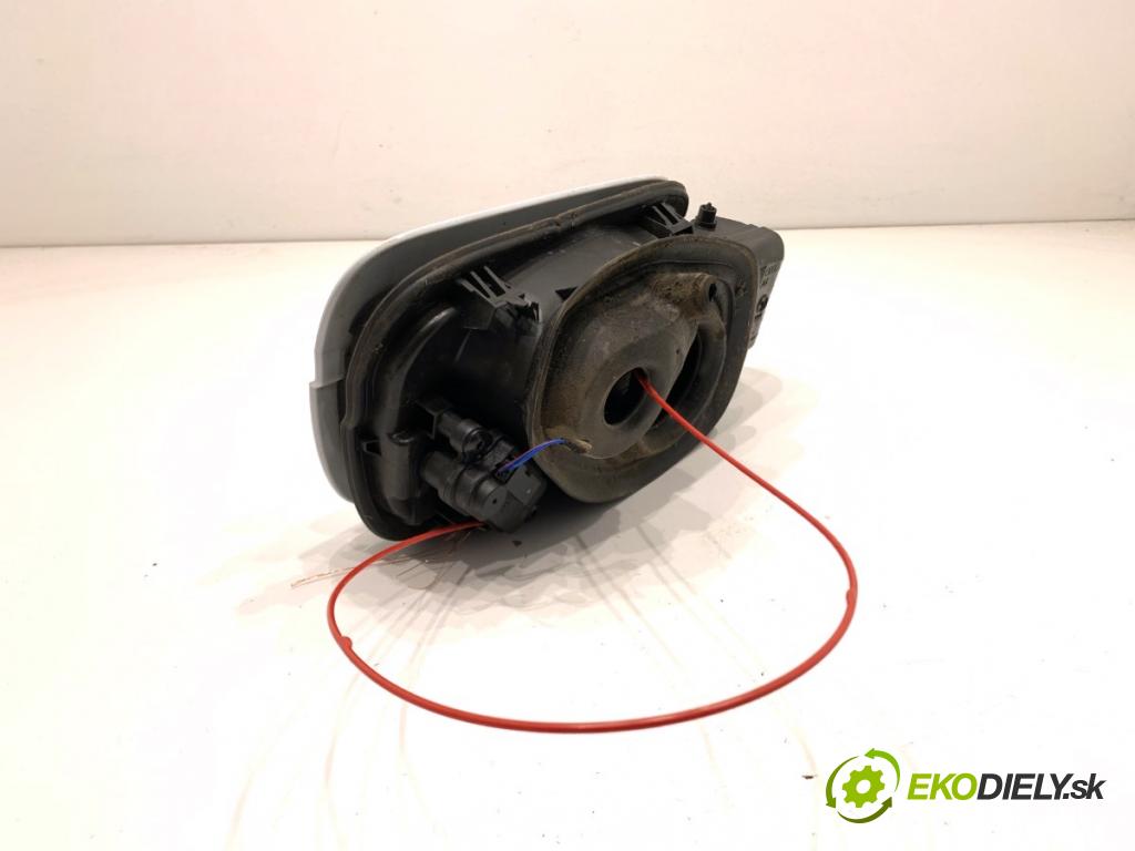 AUDI A4 B9 Kombi 2018 140 kW 2.0 TDI quattro 1968 Dvierka nádrže paliva 8W0809906A (Kľučka dverí ostatné)