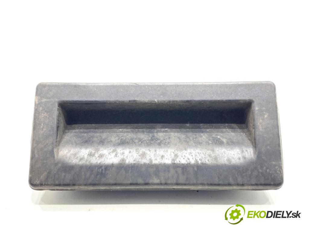 AUDI A4 B9 Kombi 2018 140 kW 2.0 TDI quattro 1968 klika dveří zadní část 3V0827566