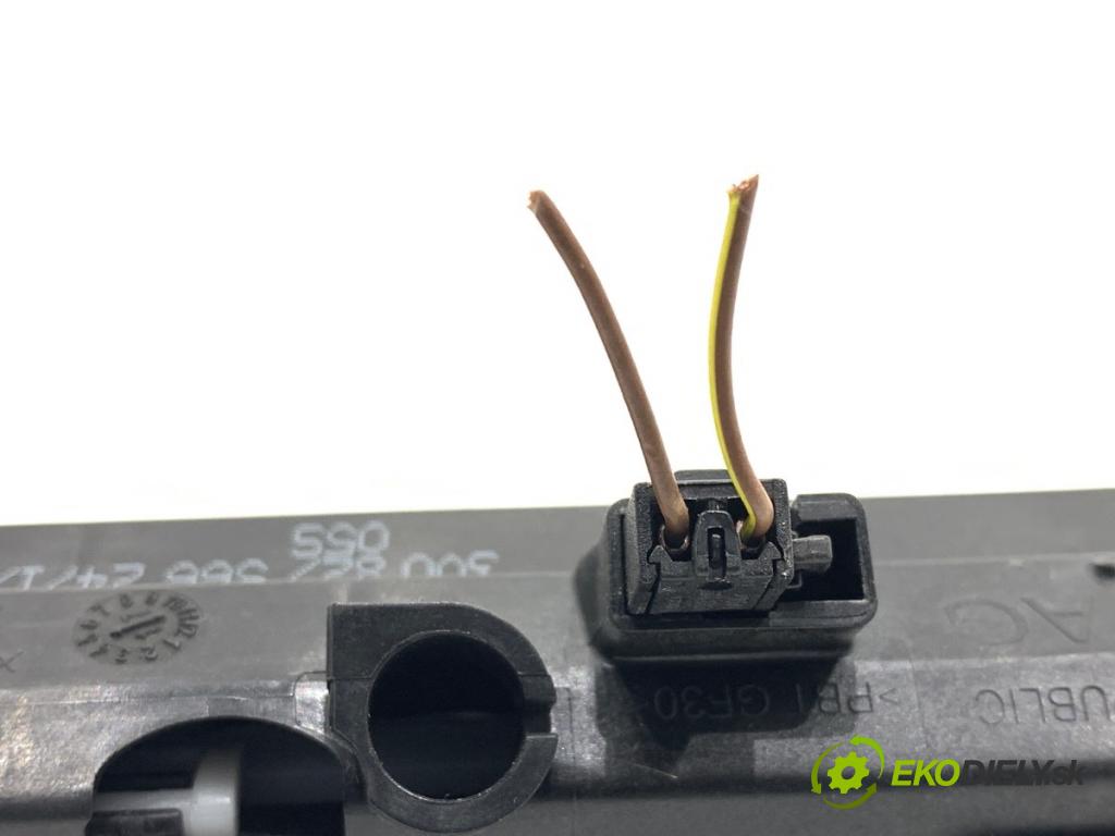 AUDI A4 B9 Kombi 2018 140 kW 2.0 TDI quattro 1968 Kľučka dverí zad 3V0827566